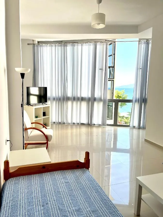 Blue Saranda Room شقة